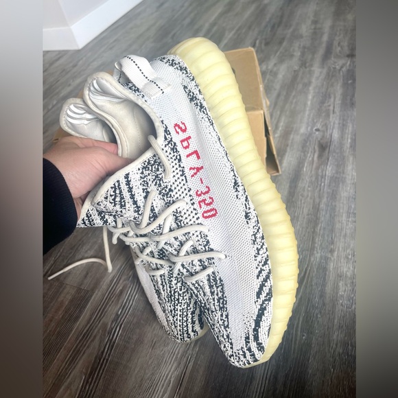 Authentic Adidas Yeezy Boost 350 V2 Zebra sneakers - Picture 3 of 11